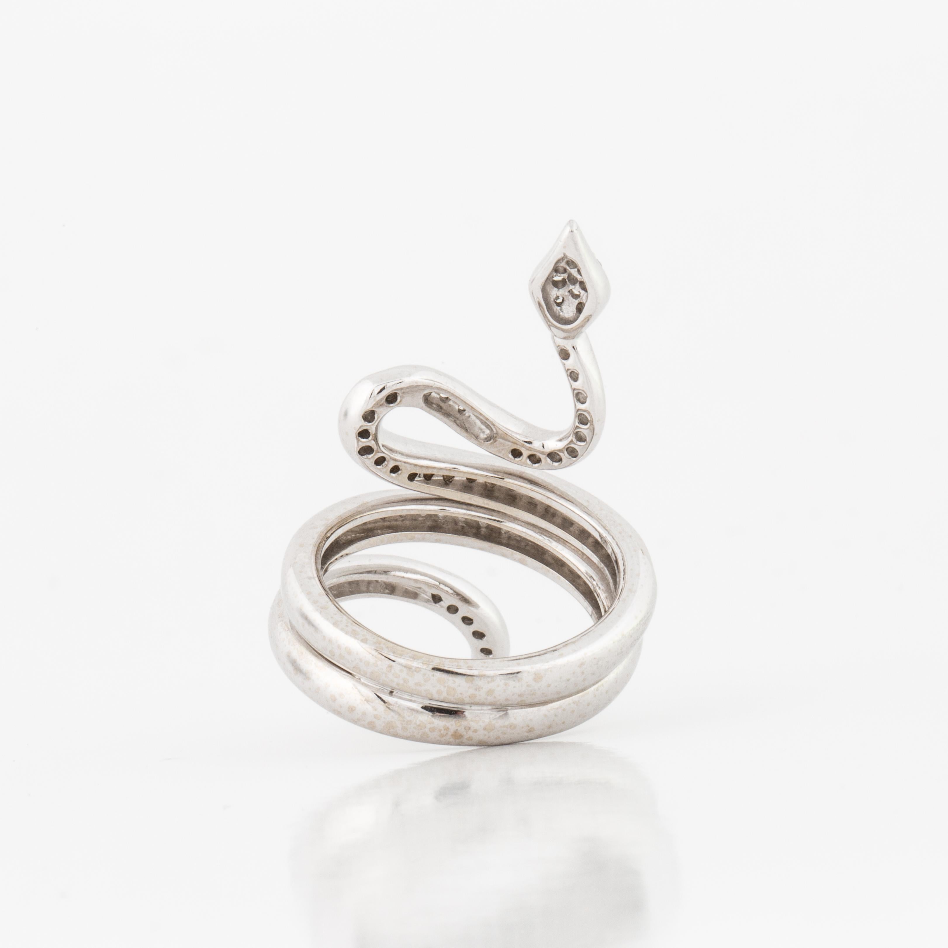 White Gold Diamond Snake Ring In Good Condition In Houston, TX