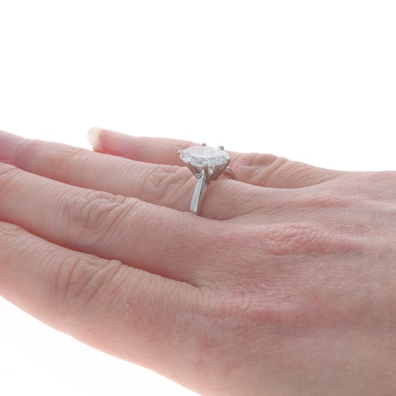 Bague de fiançailles solitaire en or blanc 14 carats avec diamants ovales 2,03 carats IGI Pour femmes en vente