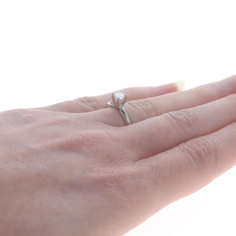 Anello di fidanzamento solitario con diamante in oro bianco - 14k Princess .25ct Knife-Edge In condizioni ottime in vendita a Greensboro, NC
