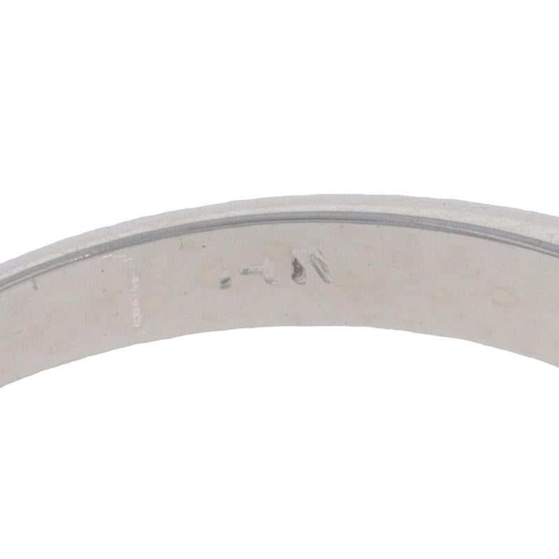 Anello di fidanzamento solitario con diamante in oro bianco - 14k Princess .25ct Knife-Edge in vendita 1