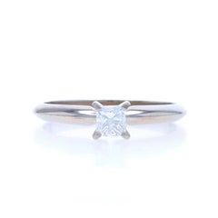 Anillo de compromiso solitario de diamantes de oro blanco - 14k Princess .25ct Knife-Edge
