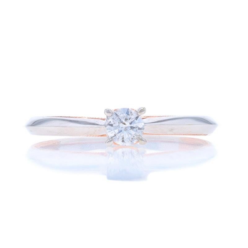 Taille : 7
Frais de taille : Up&Up 2 tailles pour $50 ou Down 1 1/2 tailles pour $40

Contenu en métal : Or blanc 14k et or rose 14k

Informations sur les pierres

Diamant naturel
Carat(s) : .20ct
Coupe : Brillant rond
Couleur : G
Clarté : I1

Total