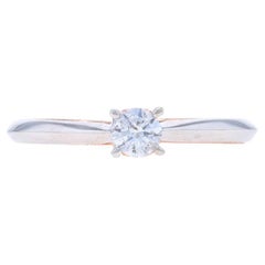 Anillo de compromiso solitario de diamantes en oro blanco - 14k Redondo .20ct Corazones Milgrain