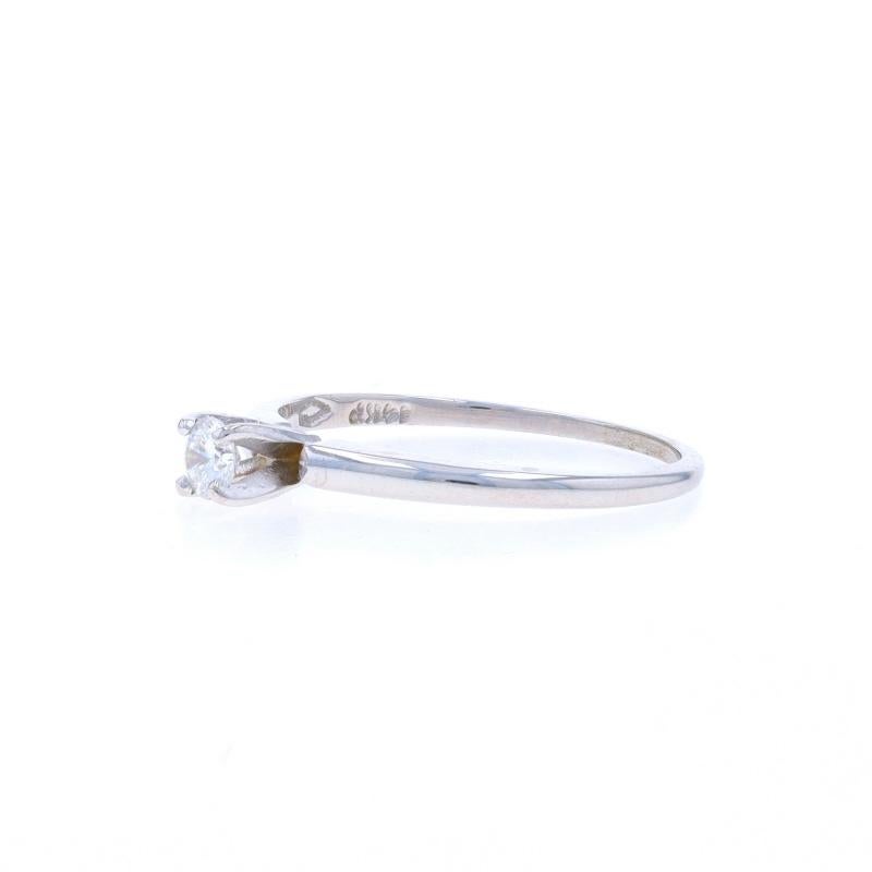 Weißgold Diamant Solitär Verlobungsring - 14k Rund Brillant .16ct im Zustand „Hervorragend“ in Greensboro, NC