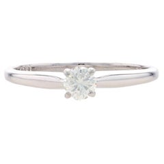 Anello di fidanzamento solitario con diamante in oro bianco 14k a brillante rotondo 0,23ct