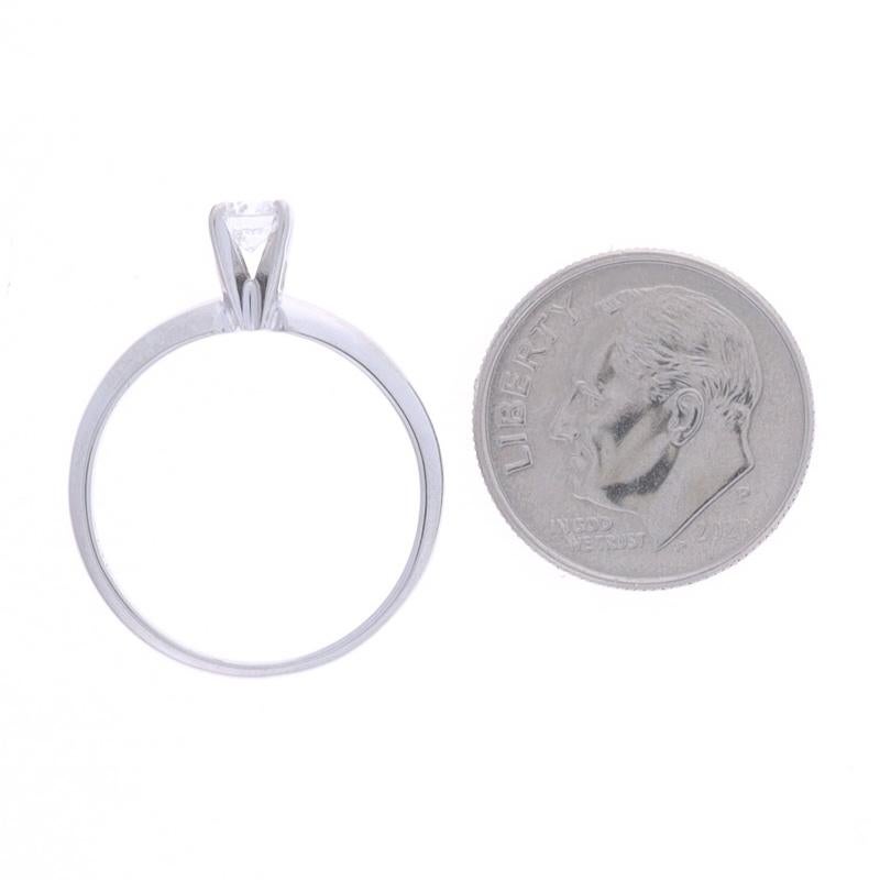 Bague de fiançailles en or blanc avec solitaire en diamant - 14k brillant rond .35ct Pour femmes en vente