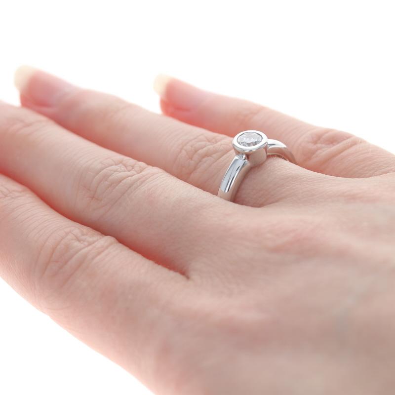 Bague de fiançailles en or blanc avec solitaire en diamant - 14k brillant rond .45ct Bon état - En vente à Greensboro, NC