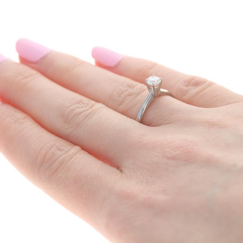 Anello di fidanzamento solitario con diamante in oro bianco - 14k Taglio Brilliante Rotondo .47ct In condizioni ottime in vendita a Greensboro, NC
