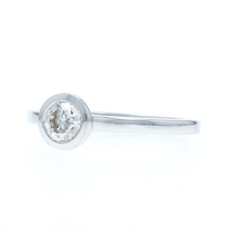 Bague de fiançailles en or blanc avec solitaire en diamant - 18k brillant rond .40ct Excellent état - En vente à Greensboro, NC