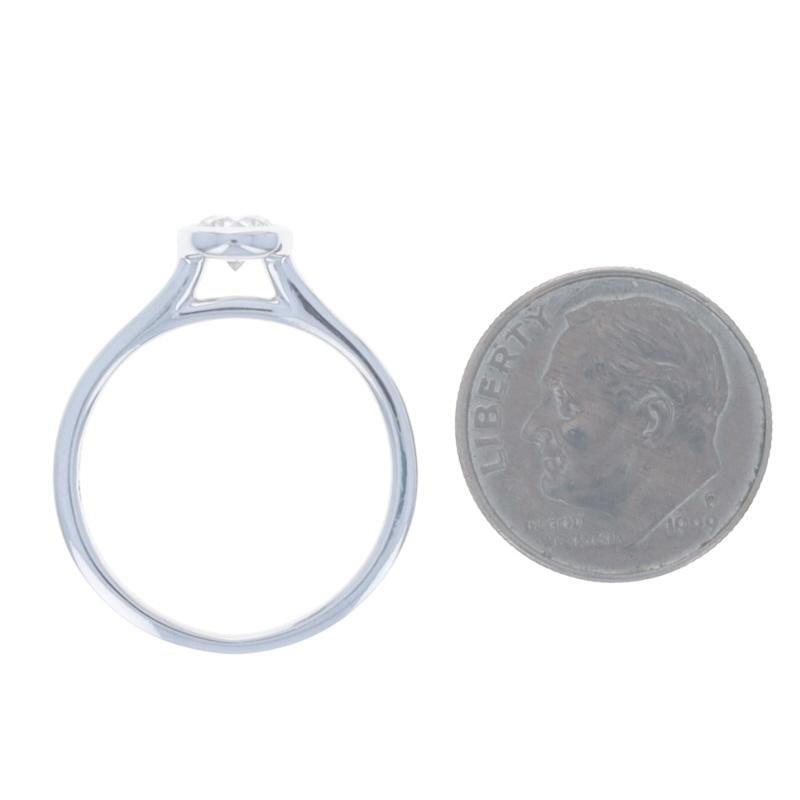 Bague de fiançailles en or blanc avec solitaire en diamant - 18k brillant rond .40ct en vente 1