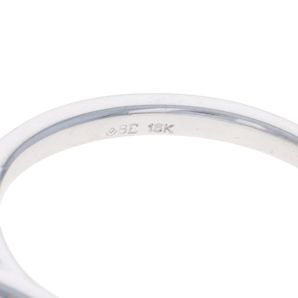 Bague de fiançailles en or blanc avec solitaire en diamant - 18k brillant rond .40ct en vente 2