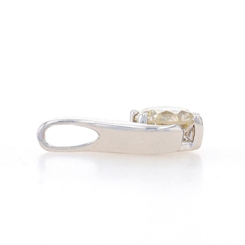 Metall Inhalt: 14k Weißgold

Informationen zu Stein
Natürlicher Diamant
Karat(e): 1,48ct (gewogen)
Schliff: Runder Brillant
Farbe: O - P
Klarheit: SI2

Karat gesamt: 1.48ct

Stil: Solitär

Messungen
Höhe (ab stationärem Bügel): 3/4