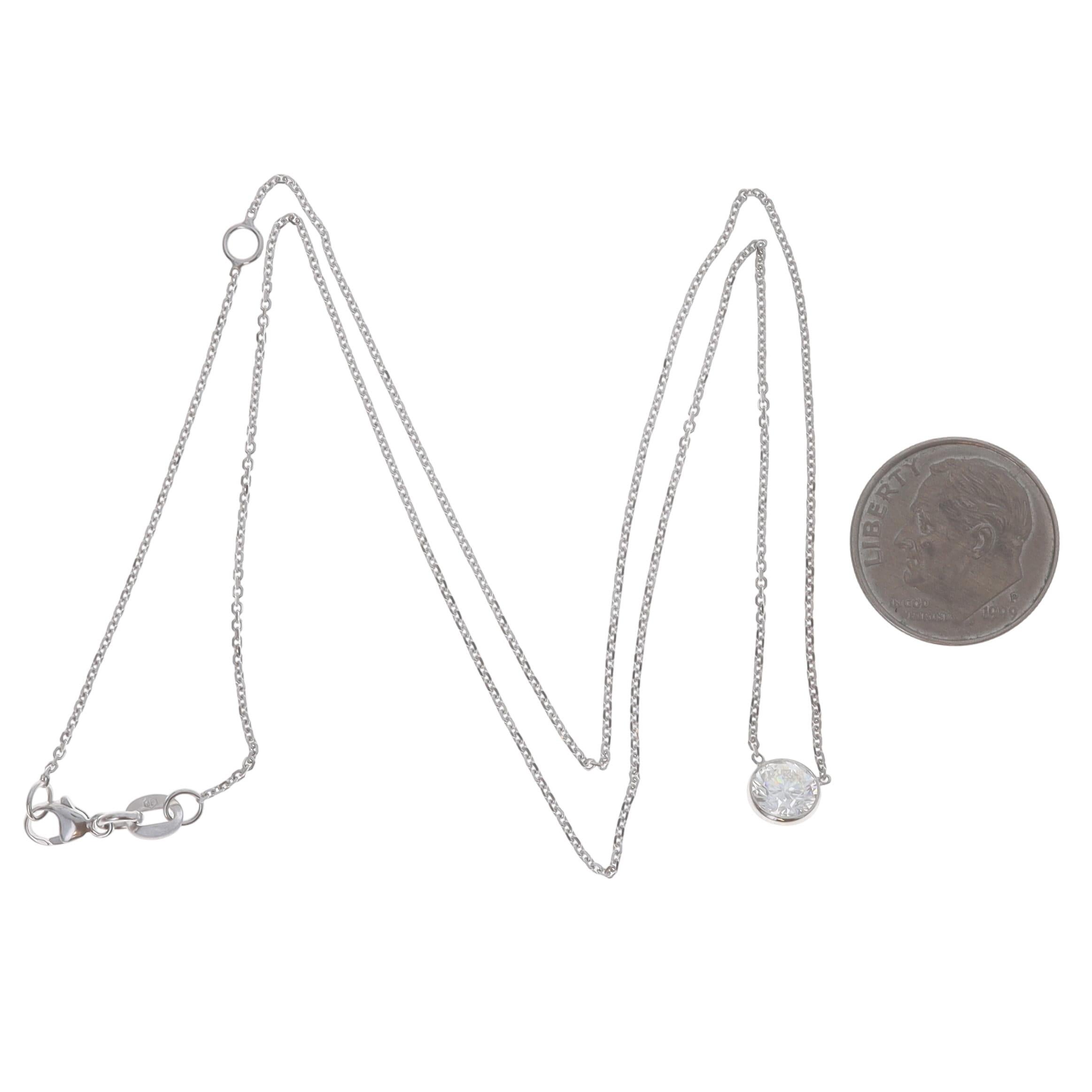 Collier en or blanc avec pendentif solitaire en diamant 18