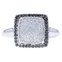Anello aureolato quadrato con diamanti in oro bianco 14k, Brilliante rotondo 0,50 ct.