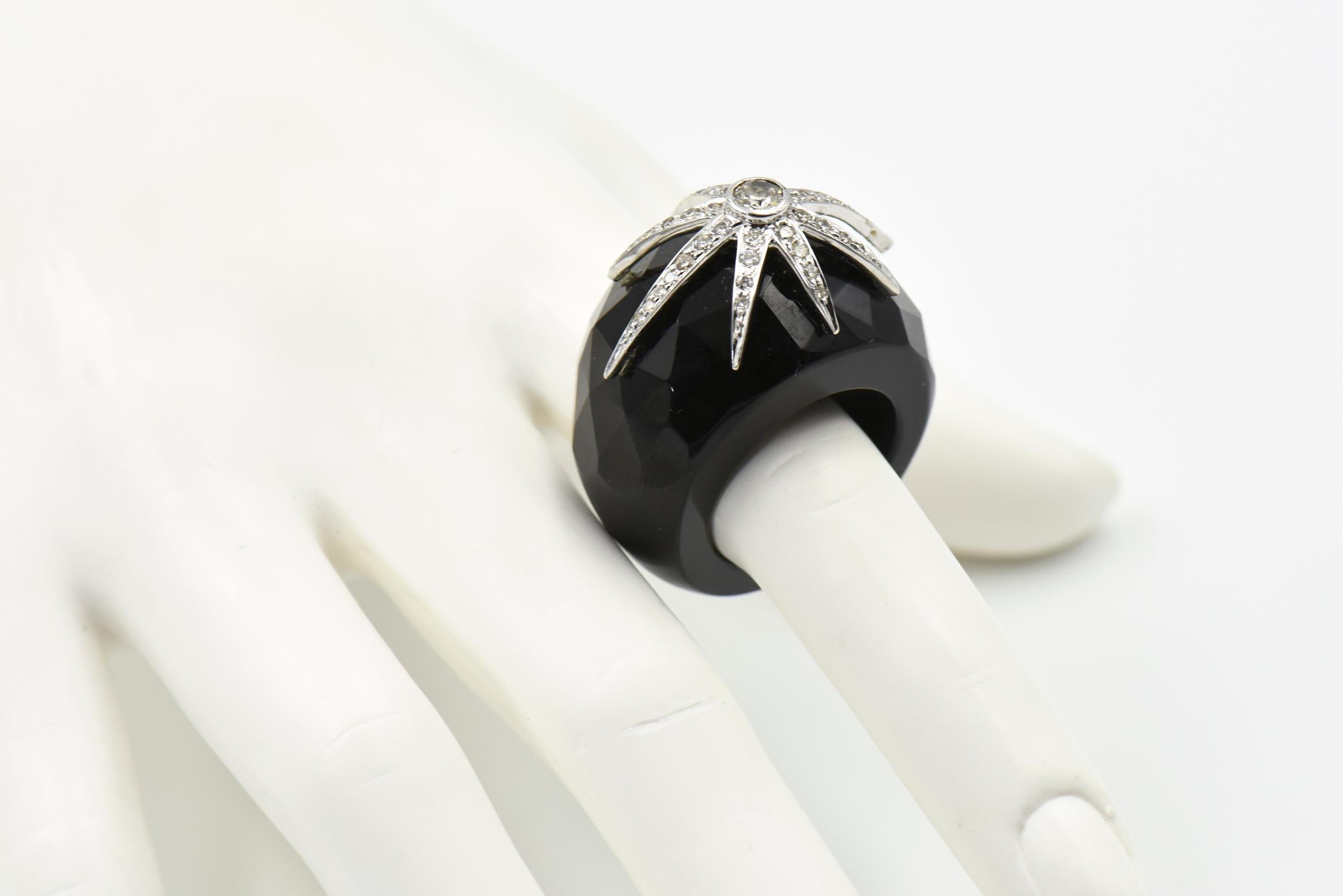 White Gold Diamond Star on Black Faceted Onyx Band Dome Cocktail Ring In Excellent Condition For Sale In Miami Beach, FL