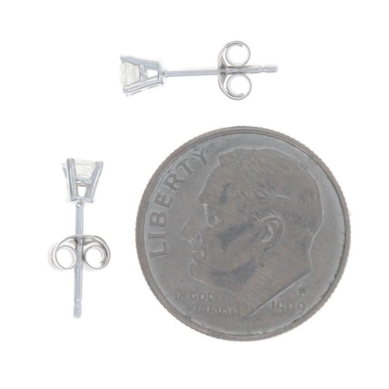 Boucles d'oreilles diamant en or blanc - 10k Round Brilliante 13.00ctw Pierced Excellent état - En vente à Greensboro, NC