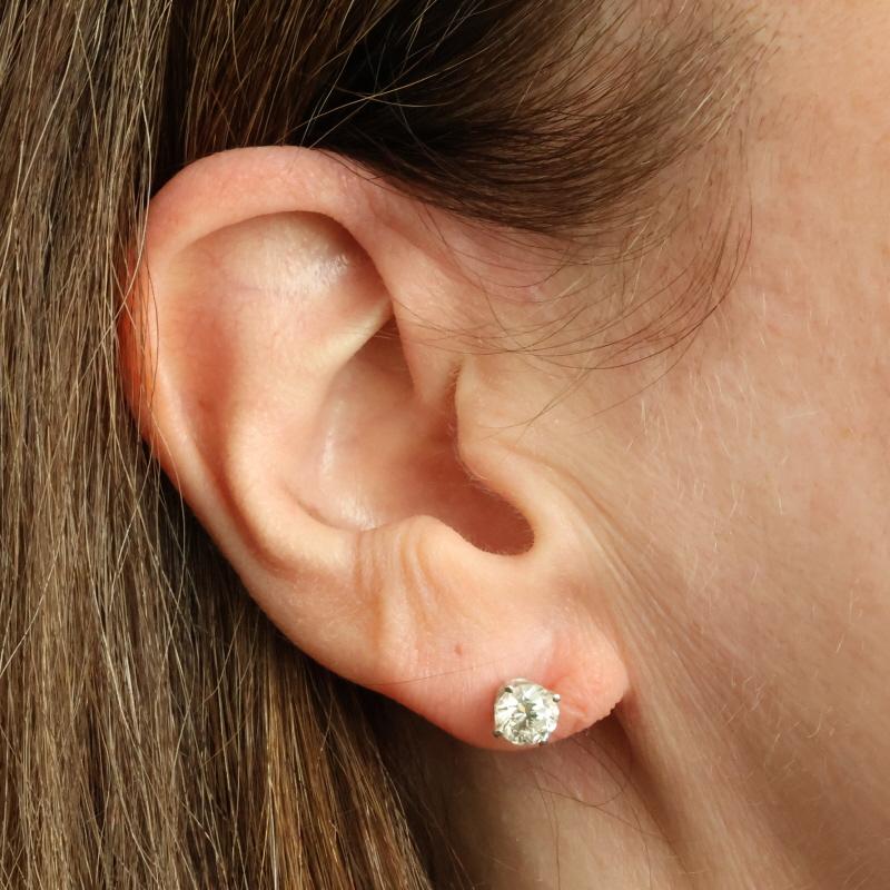 Pendientes de oro blanco con diamantes - 14k redondos 1.60ctw La Pousette perforados Corte redondo en venta