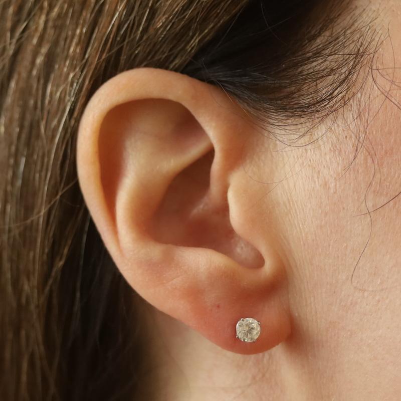 Taglio rotondo White Gold Diamond Stud Earrings - 14k Round Brilliant 1.00ctw Pierced in vendita