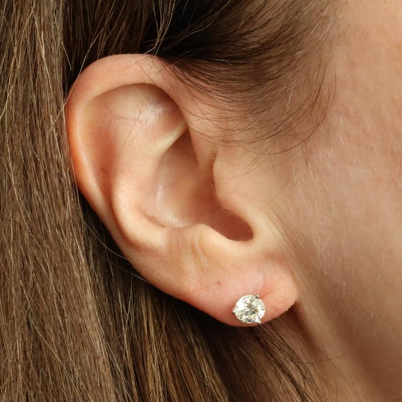 Taglio rotondo Orecchini con diamanti in oro bianco 14k a brillante rotondo da 1,80ctw GIA in vendita