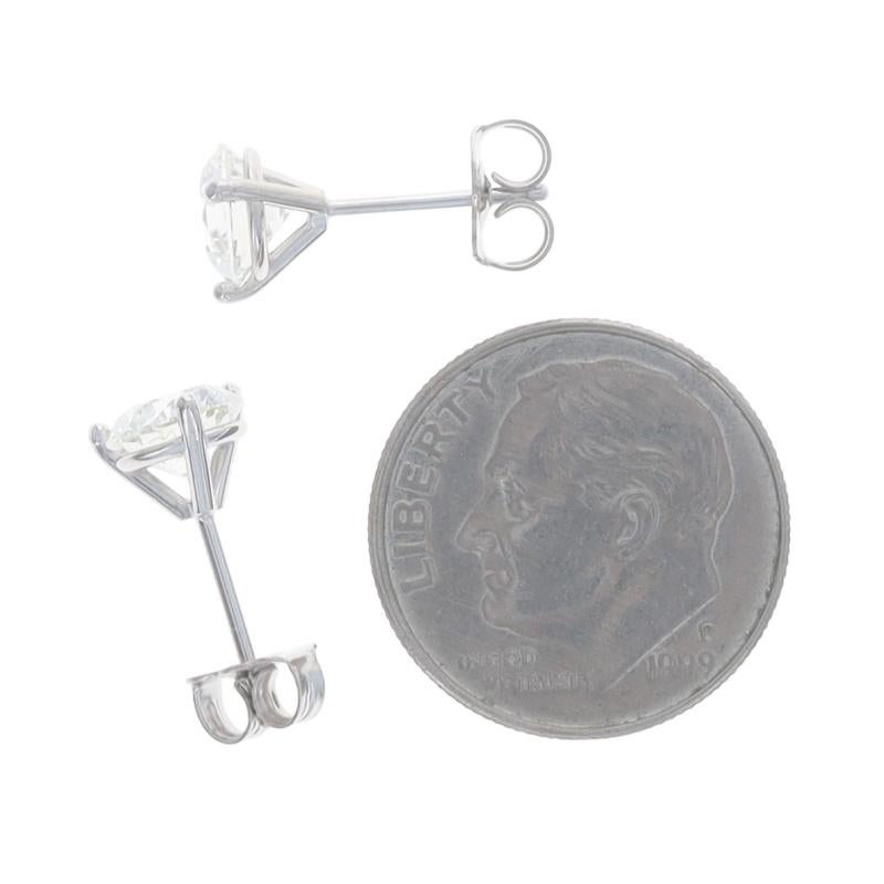 Orecchini con diamanti in oro bianco 14k a brillante rotondo da 1,80ctw GIA In condizioni ottime in vendita a Greensboro, NC