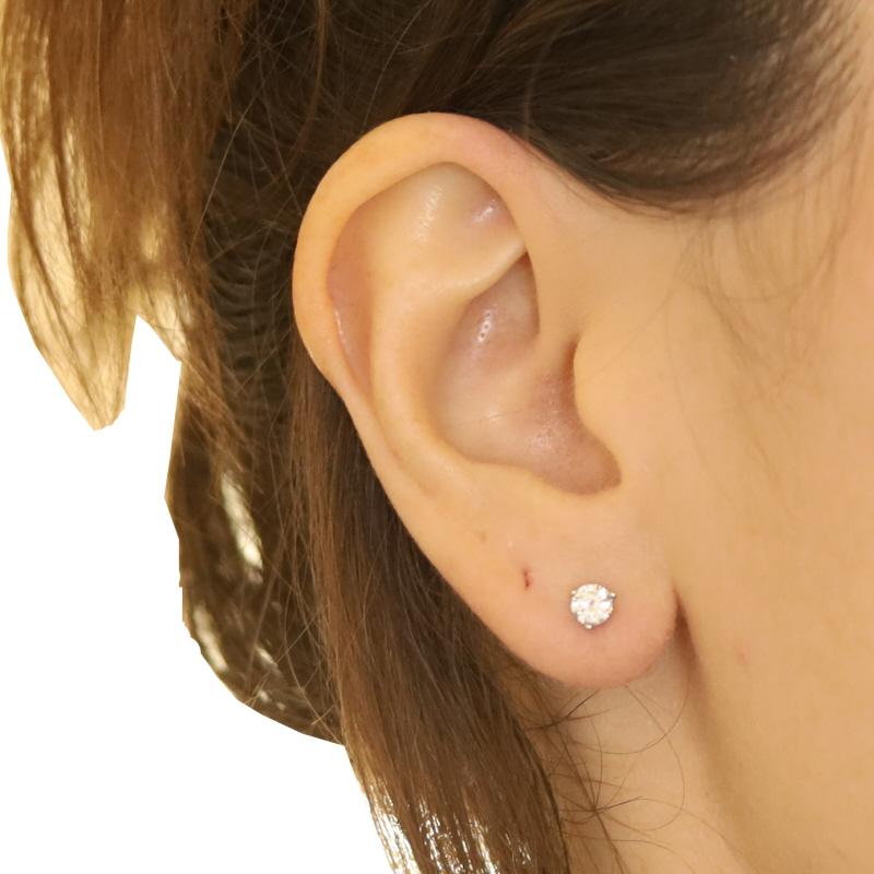 Taglio rotondo Orecchini con diamanti in oro bianco - 14k Round Brilliante 0,60ctw - forato in vendita