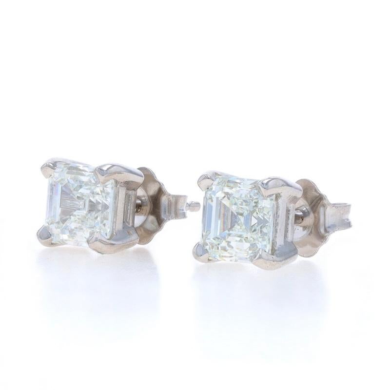 Taille émeraude Clous d'oreilles en or blanc 14 carats avec diamants taille émeraude carrée de 2,00 carats, certifiés GIA en vente
