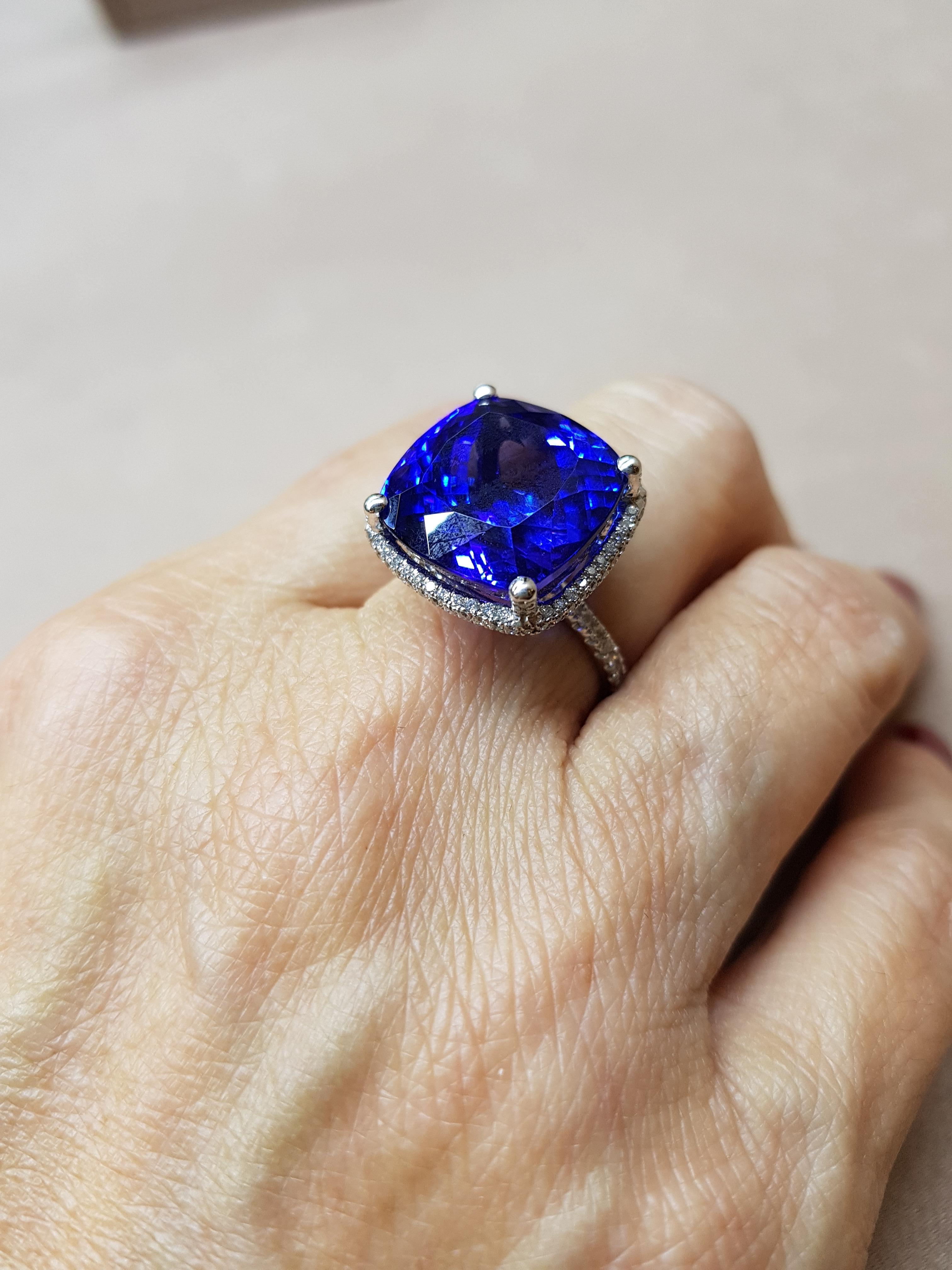 Contemporary White Gold Diamond Tanzanite Cocktail Ring For Sale