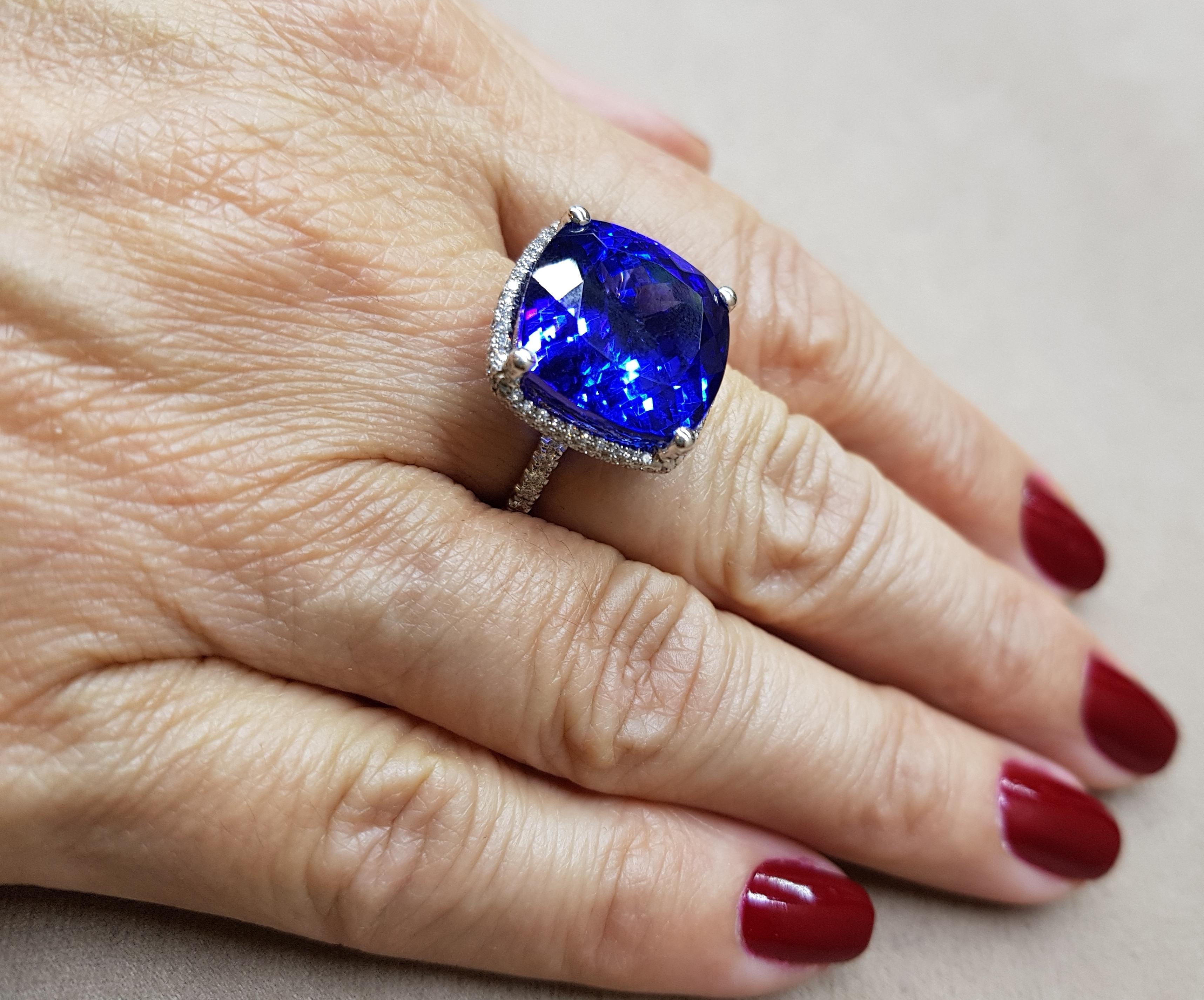 Round Cut White Gold Diamond Tanzanite Cocktail Ring For Sale