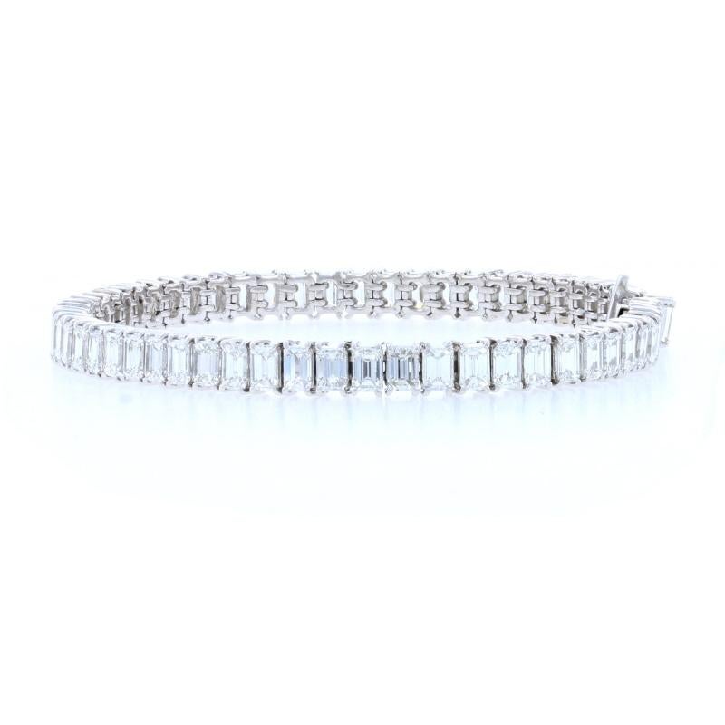 White Gold Diamond Tennis Bracelet, 18k Emerald Cut 8.93ctw In Excellent Condition For Sale In Greensboro, NC