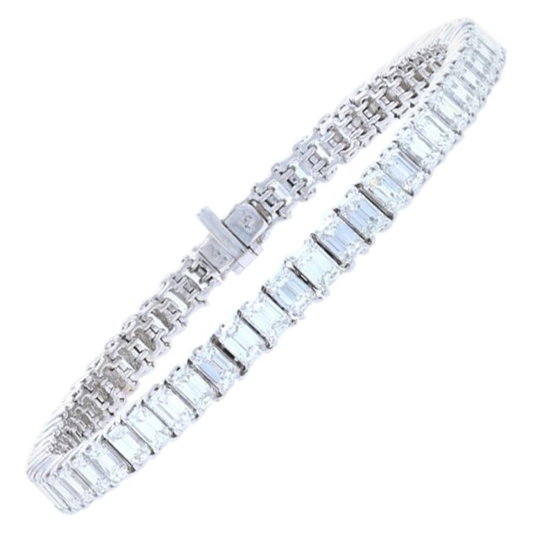 Bracelet tennis en or blanc avec diamants taille émeraude 18 carats, 8,93 carats poids total en vente