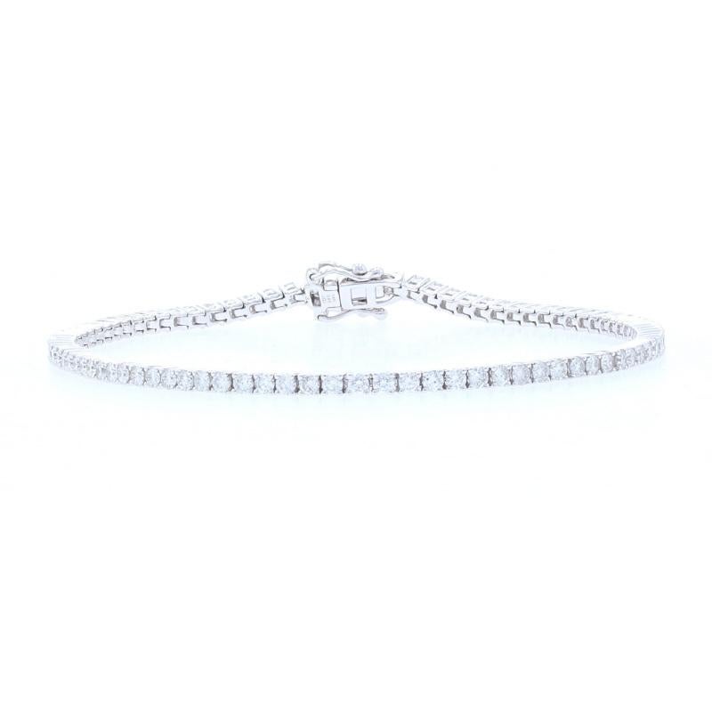 Contenu métallique : Or blanc 14k

Informations sur les pierres

Diamants naturels
Carat(s) : 2.50ctw
Coupe : Brillant rond
Couleur : G - H
Clarté : SI1 - SI2

Total des carats : 2.50ctw

Style : Tennis
Type de fermeture : Fermoir à onglet avec deux