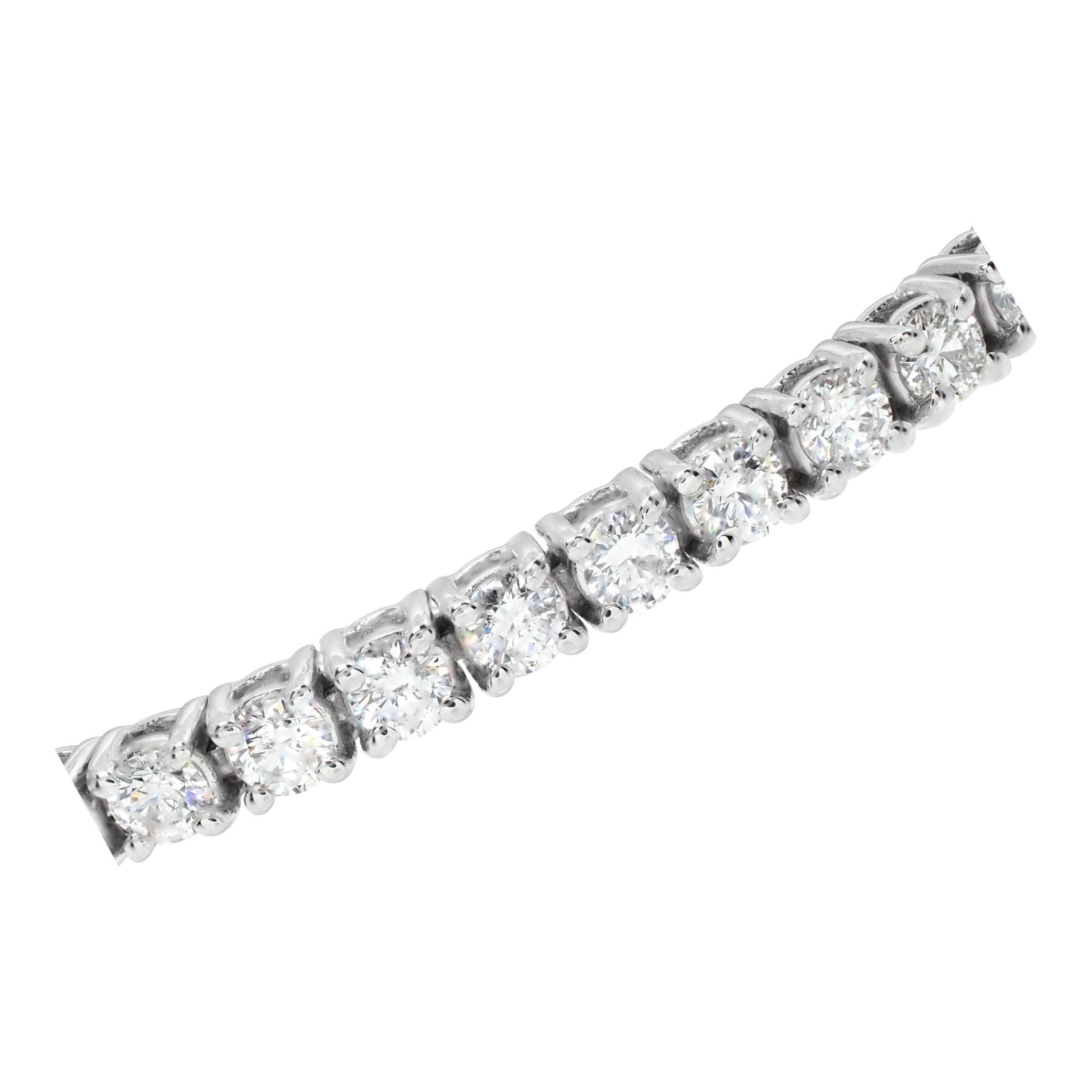 White gold diamond tennis bracelet In Excellent Condition For Sale In Surfside, FL