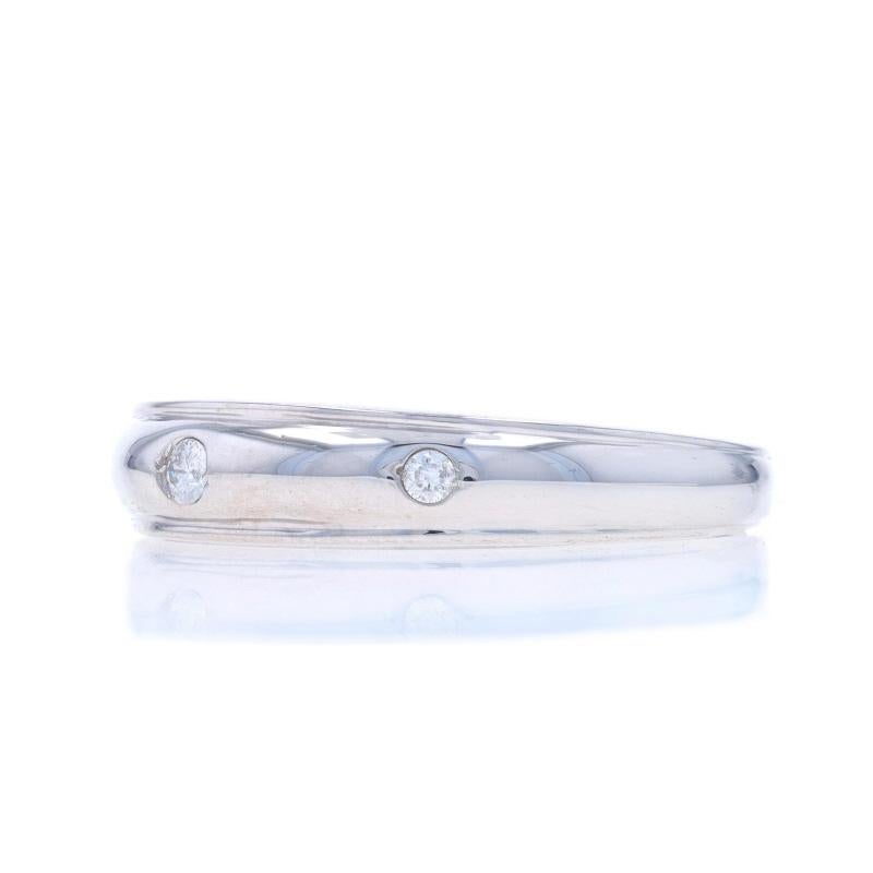 Anneau de mariage unisexe en or blanc à trois pierres et diamants 10k Round .11ctw Excellent état - En vente à Greensboro, NC