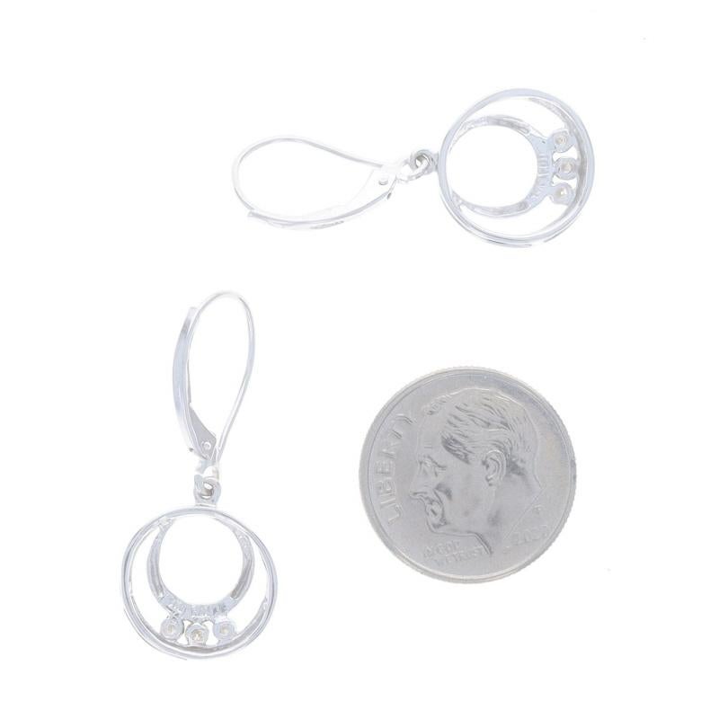 Taglio rotondo Orecchini pendenti a tre pietre in oro bianco con diamanti - 14k Rd .16ctw Circle Duo Pierced in vendita