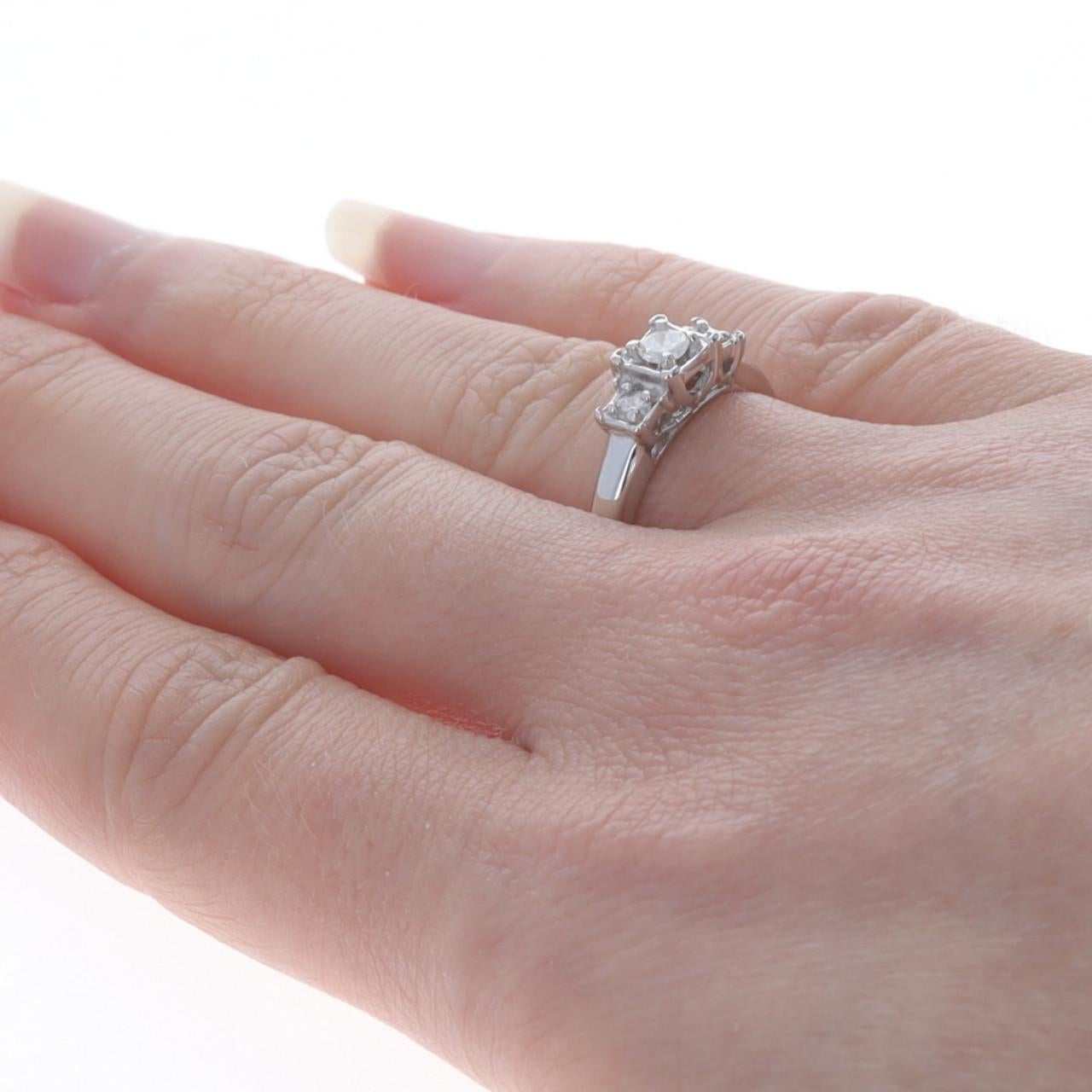 White Gold Diamond Three-Stone Engagement Ring 10k Round Brilliant .25ctw In Good Condition In Greensboro, NC