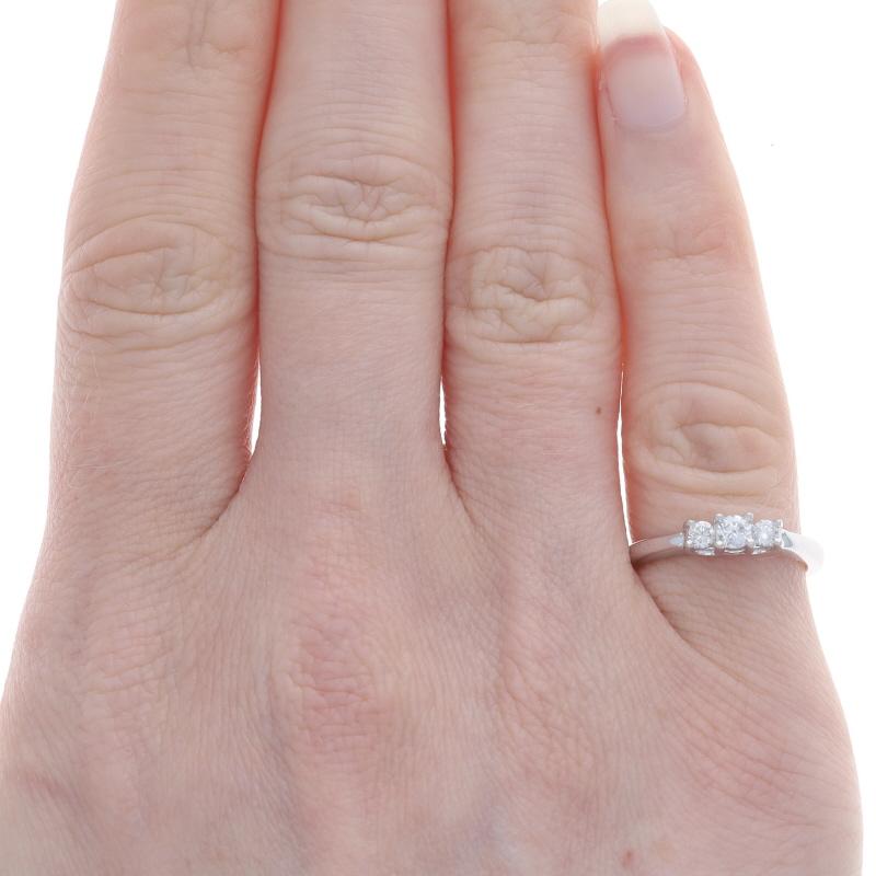 White Gold Diamond Three-Stone Engagement Ring - 14k & Platinum Round Cut .25ctw In Excellent Condition For Sale In Greensboro, NC