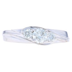 Anello di fidanzamento a tre pietre con diamante in oro bianco - 14k Round .44ctw Milgrain Bypass
