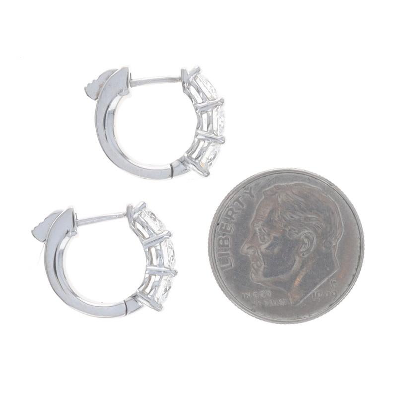Boucles d'oreilles trois pierres en or blanc - 14k Round 1.51ctw Pierced Pour femmes en vente