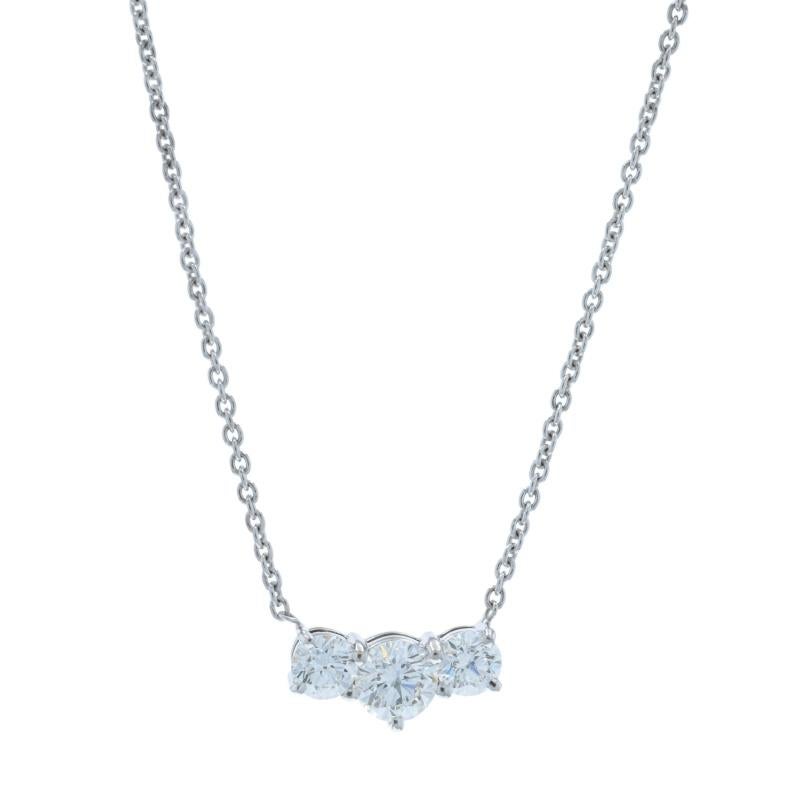 Contenu métallique : Or blanc 18k

Informations sur les pierres

Diamant naturel
Carat(s) : .78
Coupe : Brillant rond
Couleur : G
Clarté : VS2
Certifié par : GIA
Numéro de rapport : 13082456

Diamant naturel
Carat(s) : .40
Coupe : Brillant
