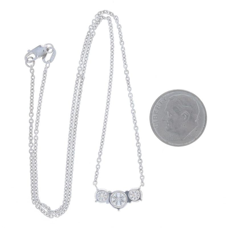 Collier trois pierres en or blanc 18k Round 1.58ctw GIA Pour femmes en vente