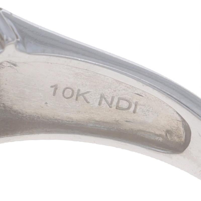 Anello a grappolo di diamanti in oro bianco 10k a brillante rotondo 1,00ctw Cocktail in vendita 2