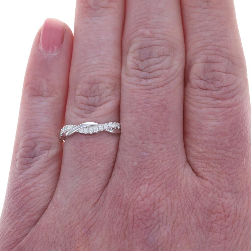 Weißgold Diamant Twist Band - 14k Runde Brillant .30ctw Ring SZ 6 1/2 (Rundschliff) im Angebot