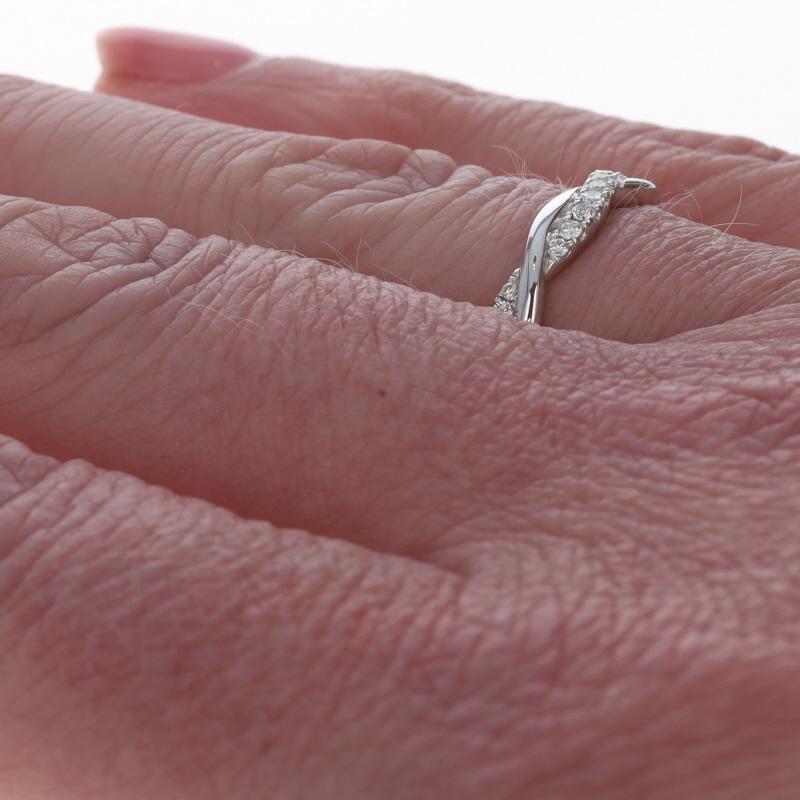 Weißgold Diamant Twist Band - 14k Runde Brillant .30ctw Ring SZ 6 1/2 Damen im Angebot