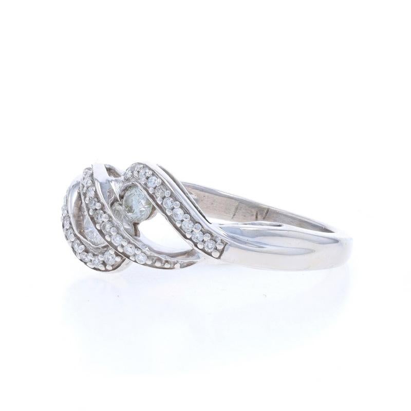 Anello a due pietre con diamante in oro bianco - 10k Brilliante rotondo 1/2ctw Swirl In condizioni buone in vendita a Greensboro, NC