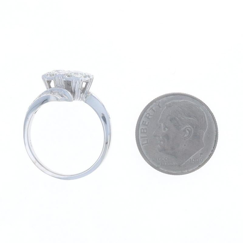 Weißgold Diamant Vintage Bypass Ring 14k Europäische .65ctw Zwei-Stein im Angebot 1