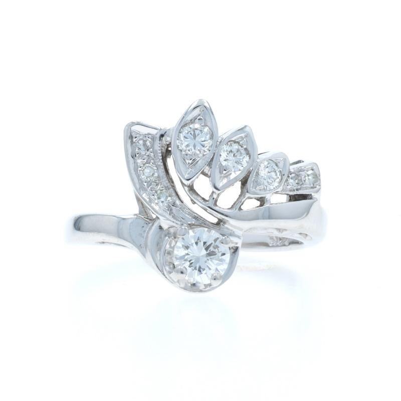Anello Vintage Bypass con diamante in oro bianco 14k Brilliante rotondo 0,55ctw Fan in vendita