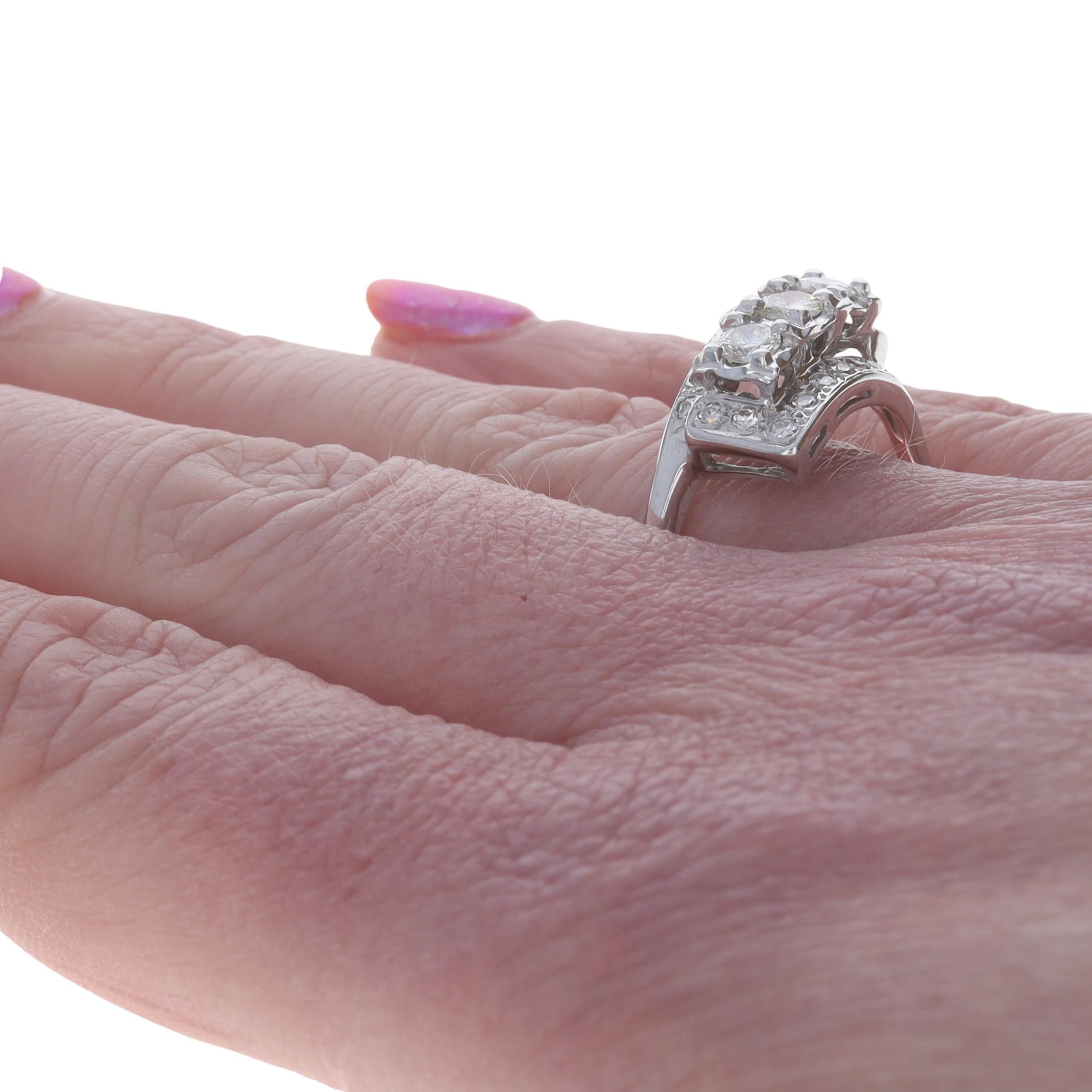 Weißgold Diamant Vintage Bypass Ring - 14k Runde Brillant .72ctw Drei-Stein Damen im Angebot