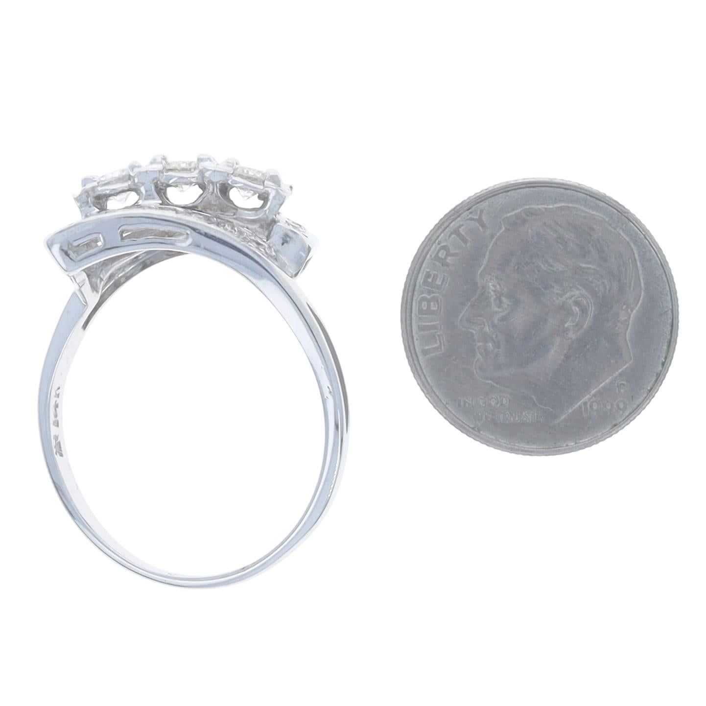 Weißgold Diamant Vintage Bypass Ring - 14k Runde Brillant .72ctw Drei-Stein im Angebot 1