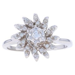 Bague Halo Cocktail en or blanc avec diamant Vintage Cluster - 14k Round .17ctw Flower