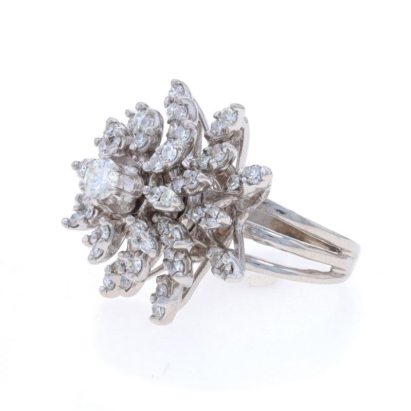 Weißgold Diamant Vintage Cluster Cocktail-Ring 14k Rd 1,60ctw Blumen-Schneeflocke, Vintage im Zustand „Hervorragend“ in Greensboro, NC